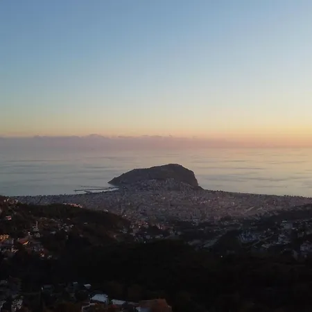 Charming With A Pool Ferienhaus Alanya