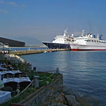 Charming With A Pool Ferienhaus