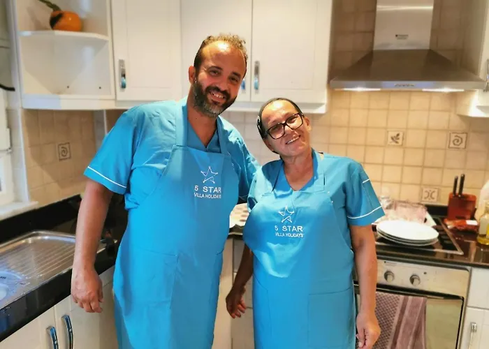 Vakantiehuis Charming With A Pool