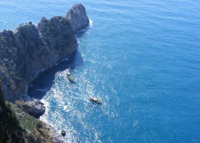 Vakantiehuis Charming With A Pool