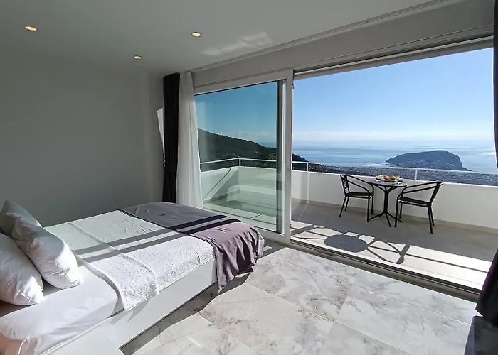 Vakantiehuis Charming With A Pool *