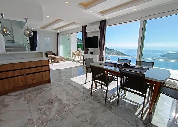 Vakantiehuis Charming With A Pool *