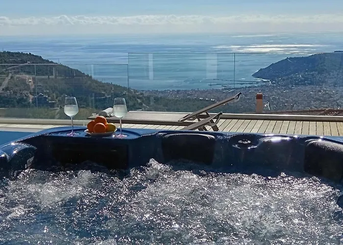 Vakantiehuis Charming With A Pool