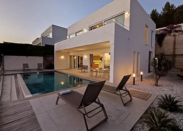 Charming With A Pool Vakantiehuis