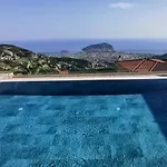 Vakantiehuis Charming With A Pool