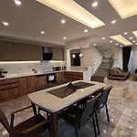Charming With A Pool Vakantiehuis *