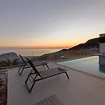 Charming With A Pool Vakantiehuis