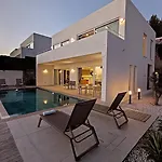 Charming With A Pool Vakantiehuis
