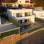 Charming With A Pool Vakantiehuis *
