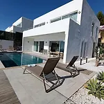 Vakantiehuis Charming With A Pool *