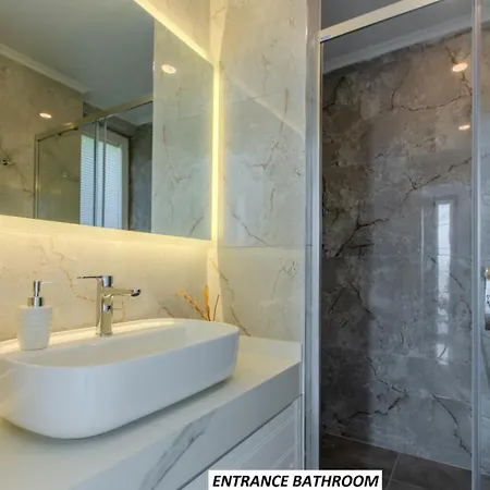 Charming With A Pool ألانيا