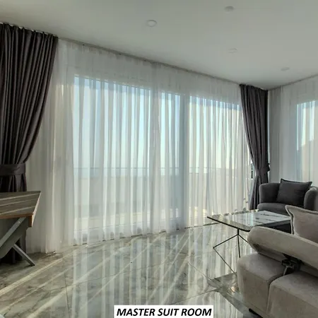 Charming With A Pool بيت للعطل *