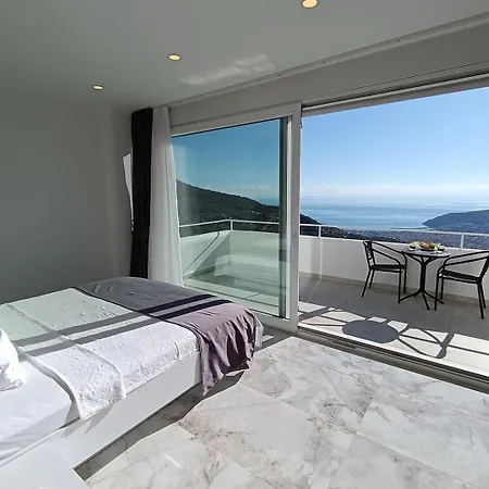 Сasa de vacaciones Charming With A Pool *