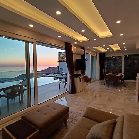 Charming With A Pool *