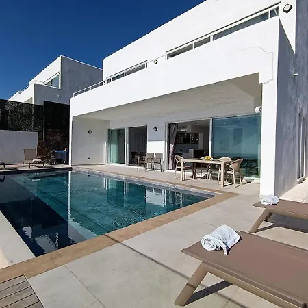Сasa de vacaciones Charming With A Pool