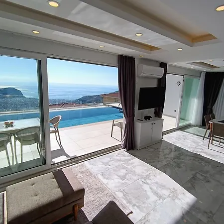 Charming With A Pool بيت للعطل *