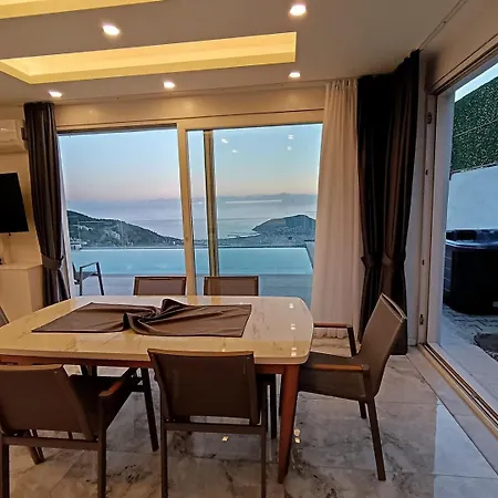 Tatil Evi Charming With A Pool Alanya