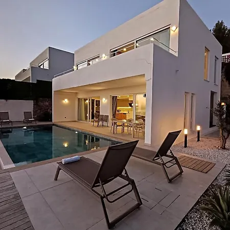 Charming With A Pool Сasa de vacaciones