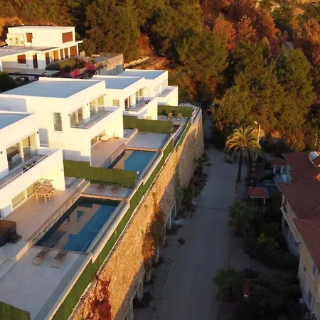 Tatil Evi Charming With A Pool