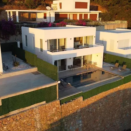 Charming With A Pool Holiday home *