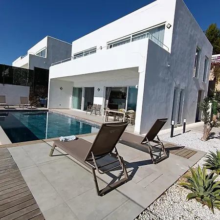Сasa de vacaciones Charming With A Pool *