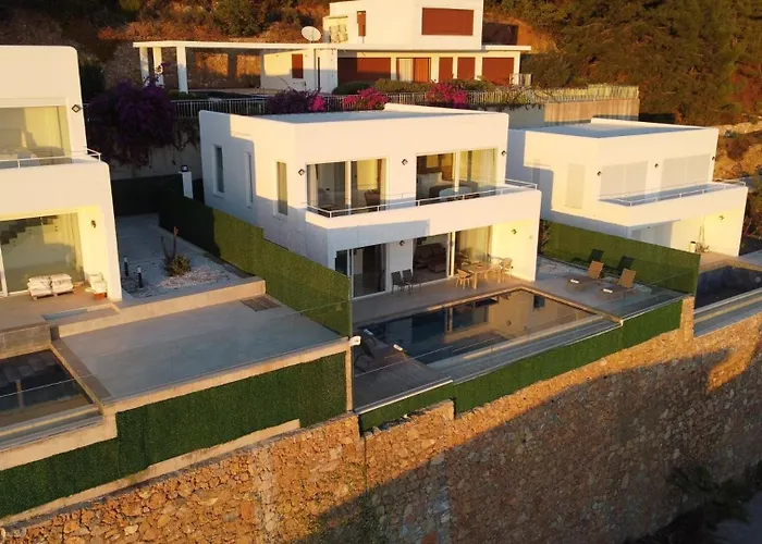 Charming With A Pool Semesterbostad *