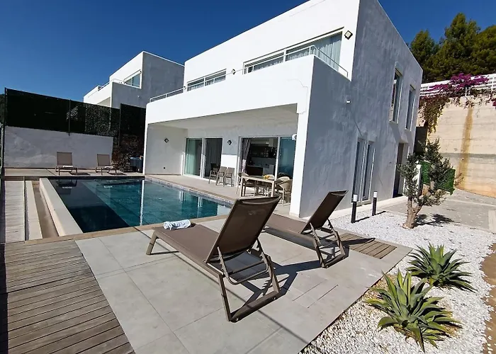 Semesterbostad Charming With A Pool *